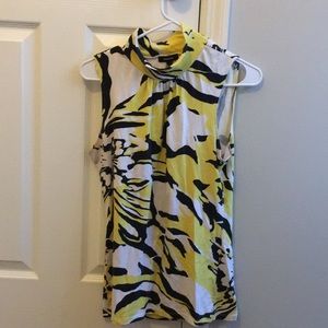 No sleeve turtleneck